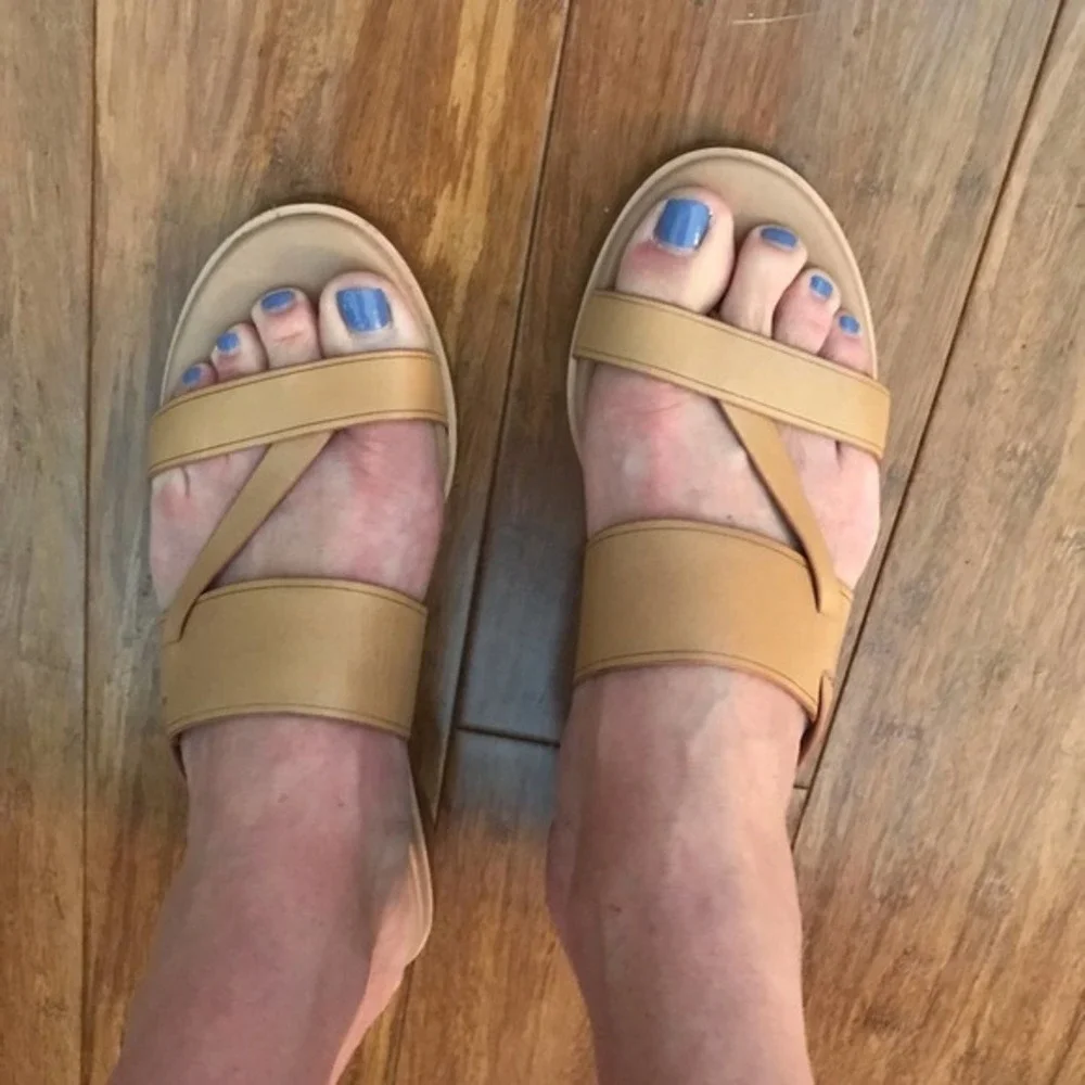 ⭐️Raffini Leather Sandals sz 10, 1.5” heel EUC